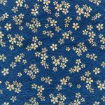 Stoff mit blauem japanischen Wellenmuster und goldenen Blüten