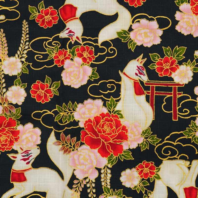 Schwarzer Stoff mit japanischen Füchsen